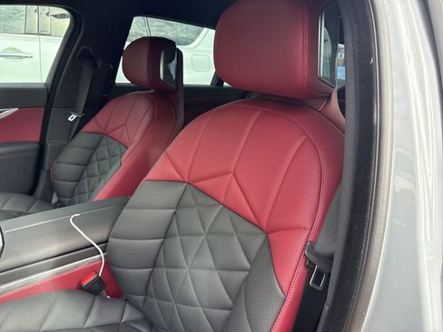 Used 2024 BMW 740i image 5