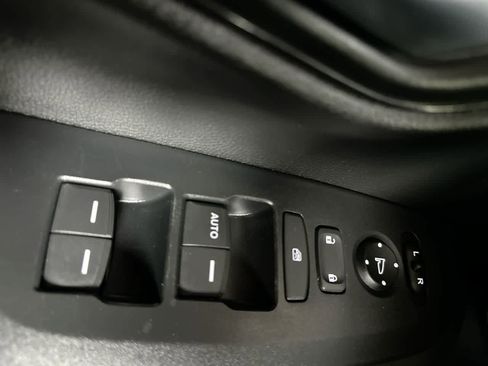 Used 2025 Honda HR-V LX image 17