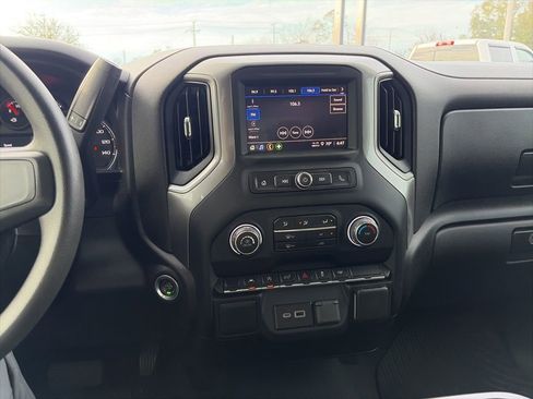 Used 2022 Chevrolet Silverado 1500 Custom image 18