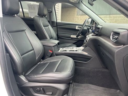 Used 2023 Ford Explorer XLT w/ Equipment Group 202A image 11