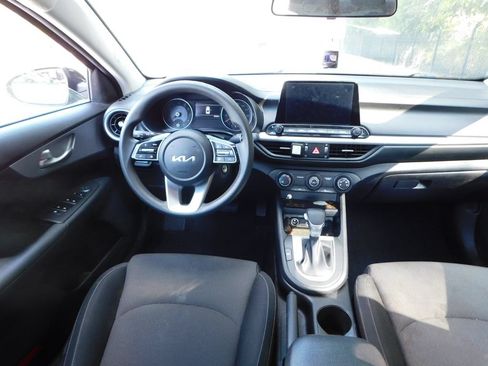 Used 2023 Kia Forte LXS w/ LXS Technology Package FWD image 2