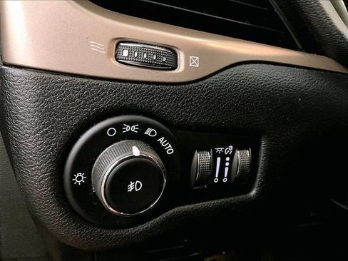 Used 2017 Jeep Cherokee Limited AWD/4WD image 30