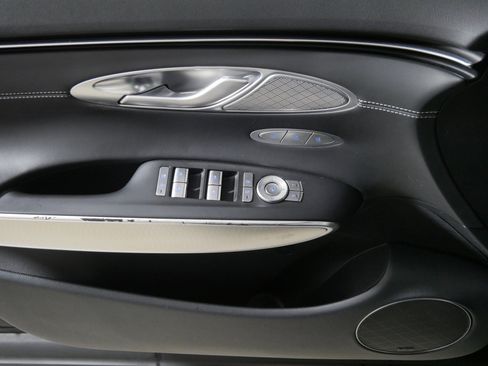 Certified 2022 Genesis GV70 2.5T w/ Select Package image 19