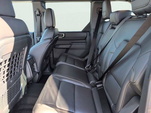 New 2025 Ford Bronco Badlands image 9