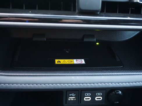 Used 2025 Toyota Highlander XLE image 14