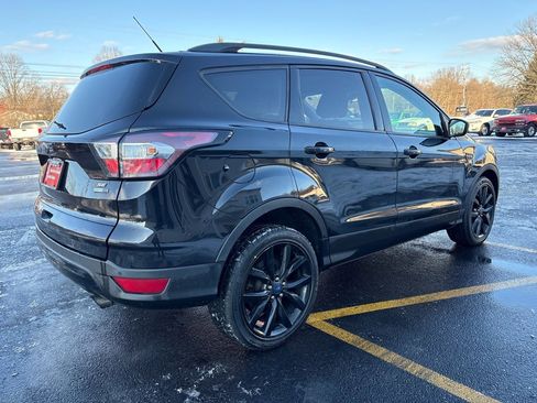 Used 2017 Ford Escape SE w/ Equipment Group 201A image 6