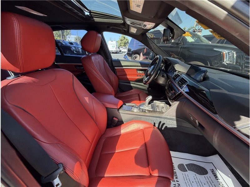 Used 2017 BMW 340i Sedan RWD image 32