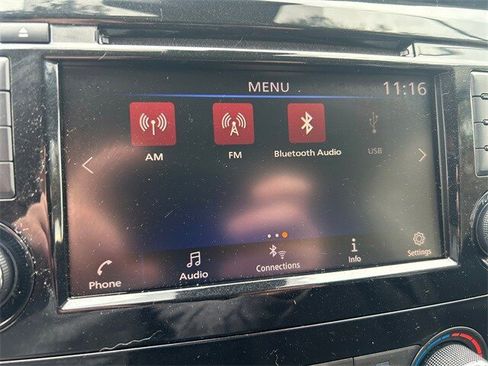 Used 2020 Nissan Rogue Sport S image 18