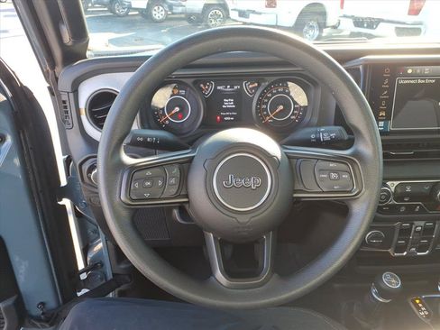 Used 2024 Jeep Gladiator Sport image 16