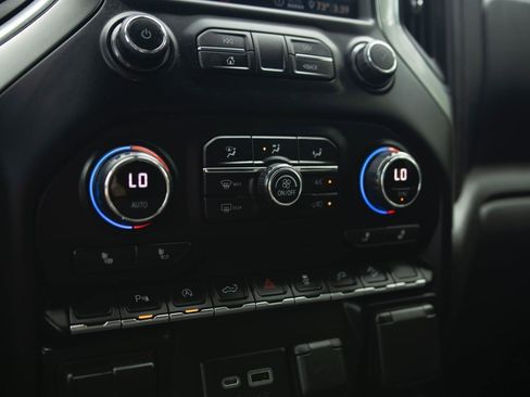 Used 2020 Chevrolet Silverado 1500 RST AWD/4WD image 9