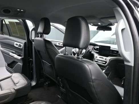 Used 2022 Ford Explorer XLT w/ Equipment Group 202A image 12