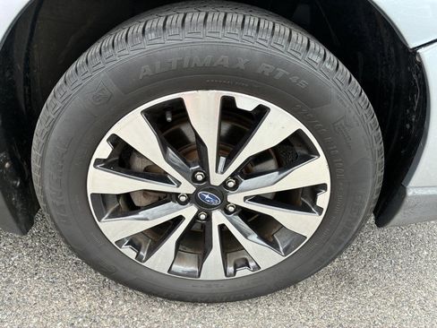 Used 2017 Subaru Outback 2.5i Limited AWD/4WD image 15