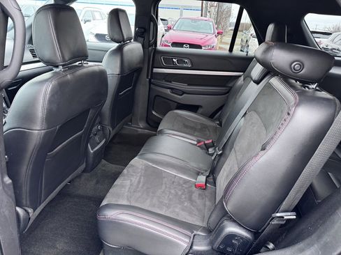 Used 2018 Ford Explorer XLT w/ Equipment Group 202A image 21
