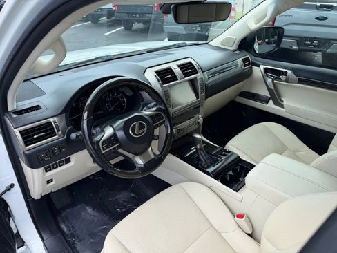 Used 2020 Lexus GX 460 Premium w/ Premium Package AWD/4WD image 11