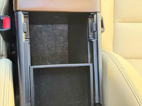 Used 2016 Toyota Avalon Limited image 39