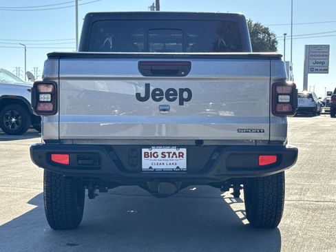 Used 2021 Jeep Gladiator Sport image 10