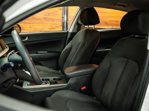 Used 2020 Kia Optima LX image 9