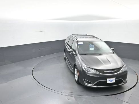 Used 2018 Chrysler Pacifica Touring-L Plus w/ Tire & Wheel Group FWD image 23