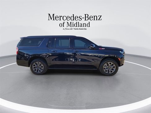 Used 2024 Chevrolet Suburban Z71 w/ Luxury Package image 9