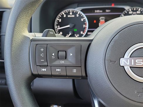 Used 2025 Nissan Pathfinder S image 5