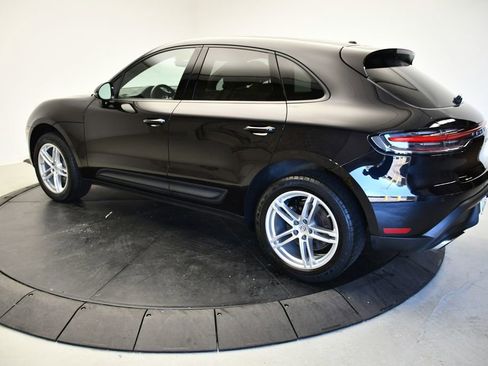 Certified 2023 Porsche Macan AWD/4WD image 3