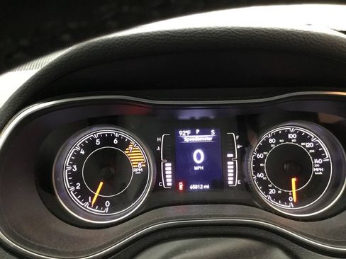 Used 2019 Jeep Cherokee Latitude w/ Cold Weather Group AWD/4WD image 31