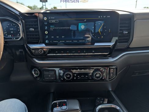 Used 2022 Chevrolet Silverado 1500 LTZ w/ Technology Package AWD/4WD image 19