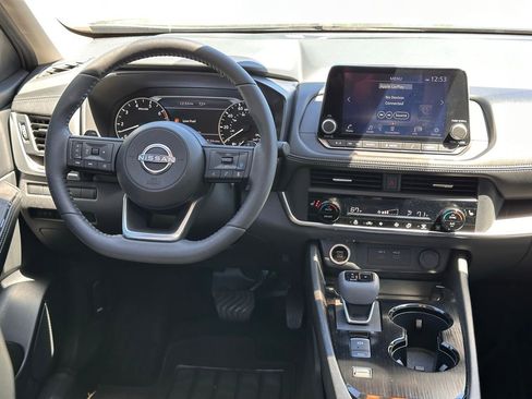 Used 2024 Nissan Rogue SV w/ SV Premium Package image 22