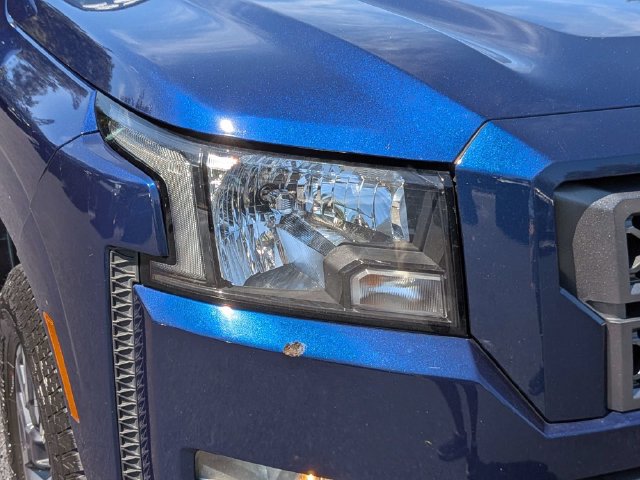 Used 2022 Nissan Frontier SV AWD/4WD image 9