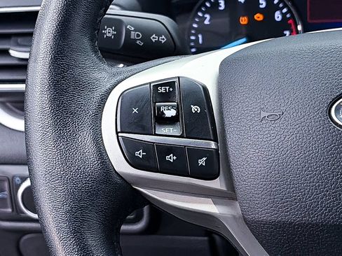 Used 2021 Ford Explorer XLT w/ Equipment Group 202A RWD image 26