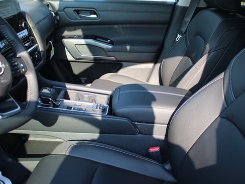 New 2025 Nissan Pathfinder SL w/ Cargo Package image 9