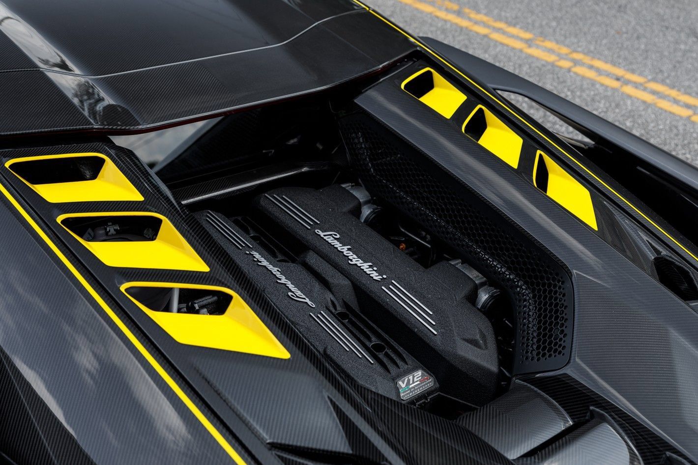 Used 2025 Lamborghini Revuelto AWD/4WD image 22