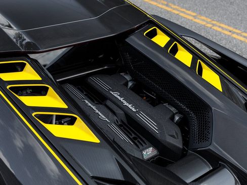 Used 2025 Lamborghini Revuelto AWD/4WD image 22