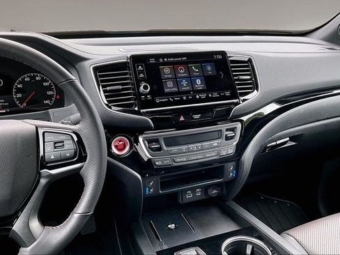 Certified 2025 Honda Ridgeline Black Edition image 10