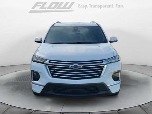 Used 2023 Chevrolet Traverse Premier FWD image 3