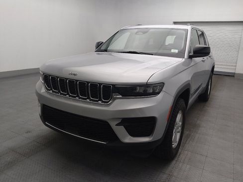Used 2023 Jeep Grand Cherokee Laredo AWD/4WD image 15