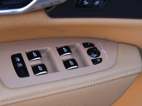 Used 2018 Volvo S90 T5 Momentum w/ Convenience Package image 23