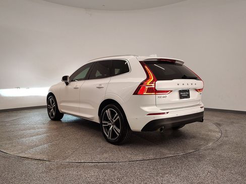 Used 2018 Volvo XC60 T5 Momentum w/ Vision Package image 3