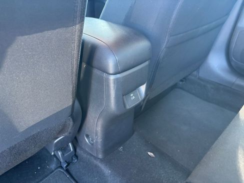 Used 2025 Nissan Versa SV image 24