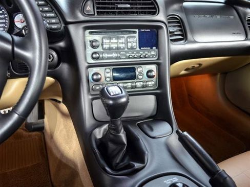 Used 2004 Chevrolet Corvette Coupe w/ Preferred Equipment Group image 13