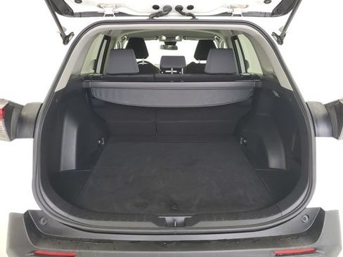 Used 2021 Toyota RAV4 XLE FWD image 11