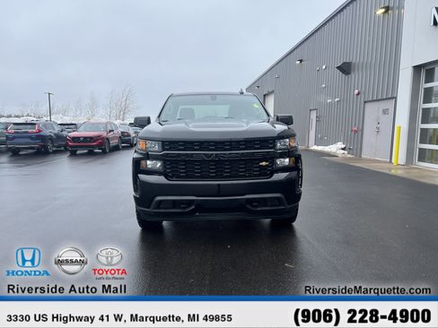 Used 2019 Chevrolet Silverado 1500 Custom w/ Custom Value Package image 2