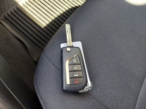 Used 2020 Toyota Corolla LE image 32
