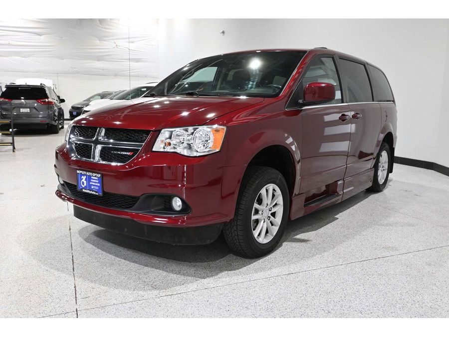 Used 2019 Dodge Grand Caravan SXT FWD image 3