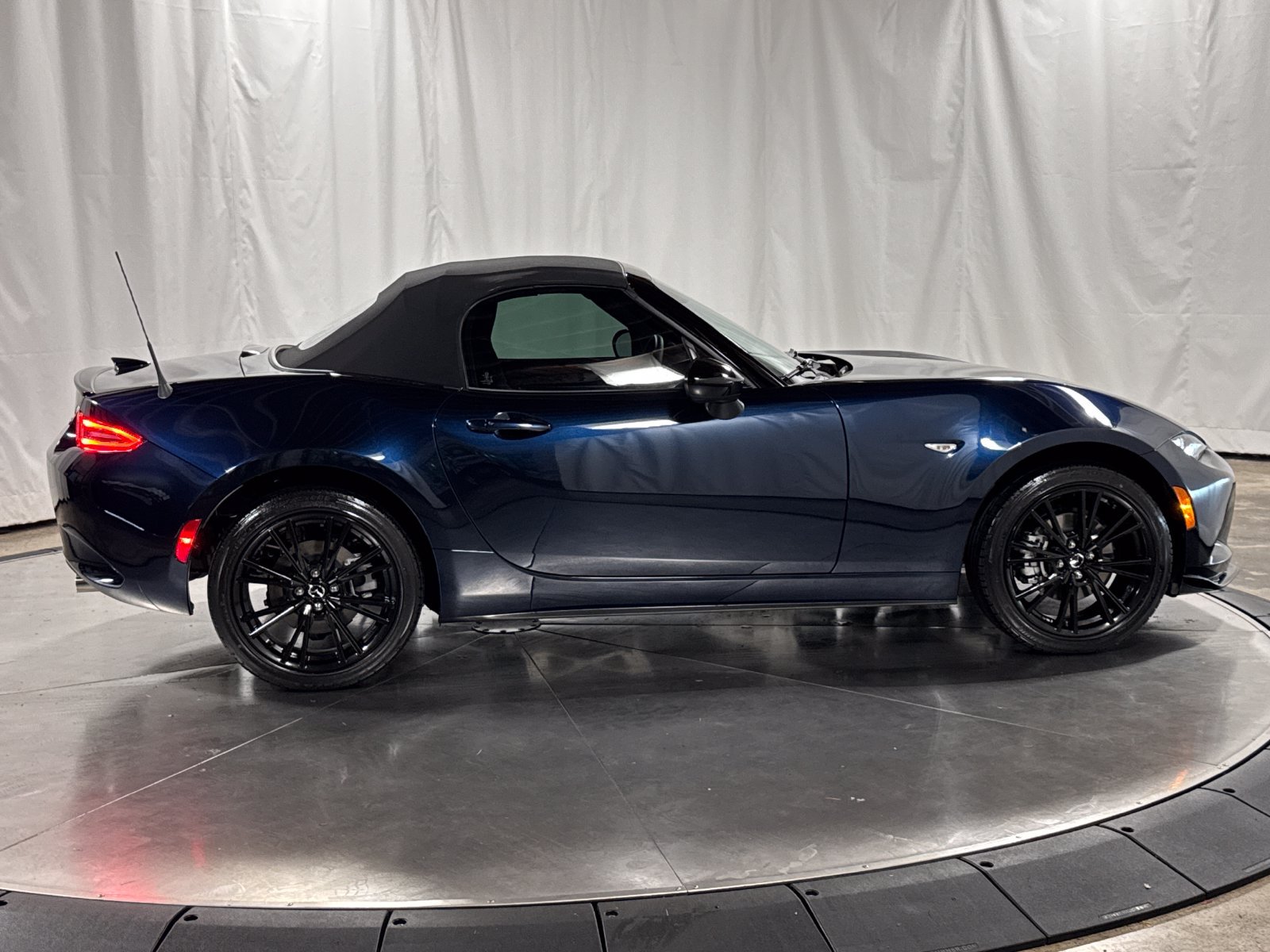 Used 2025 MAZDA MX-5 Miata Club w/ Weather Package RWD image 5