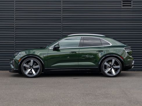 New 2026 Porsche Macan Turbo Electric AWD/4WD image 2