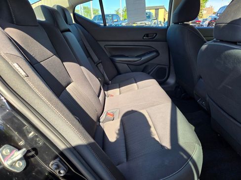 Used 2025 Nissan Altima 2.5 SV FWD image 10