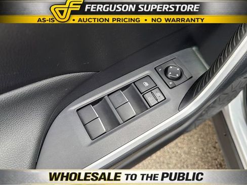 Used 2019 Toyota RAV4 XLE Premium AWD/4WD image 18
