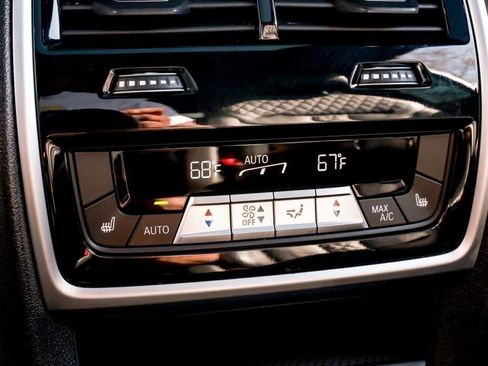 Used 2021 BMW ALPINA XB7 image 28