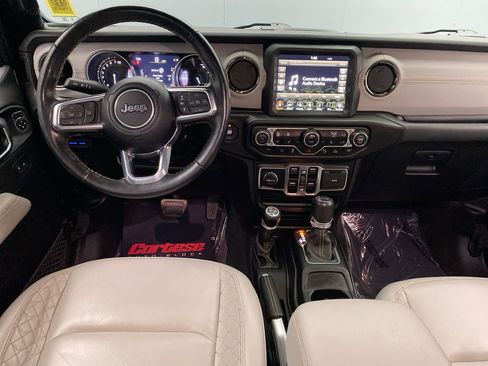 Used 2022 Jeep Wrangler Unlimited Sahara AWD/4WD image 15